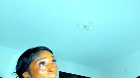 Kimberly Banks online show from February 10, 9:57 am