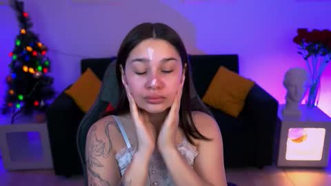 Snapshot of kimclarks chatting on December 14, 10:53 am kimclarks online show from December 14, 10:53 am