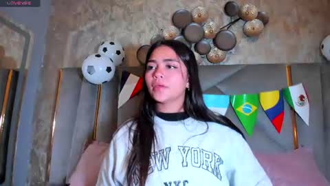 Snapshot of kimdevinne chatting on June 19, 2:49 am KIM online show from June 19, 2:49 am