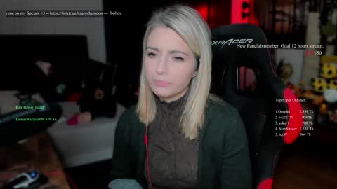 Snapshot of kimilee22 chatting on October 5, 7:34 pm Wolfs Girl online show from October 5, 7:34 pm