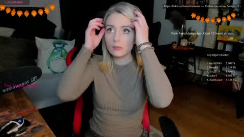 Snapshot of kimilee22 chatting on October 16, 5:58 pm Wolfs Girl online show from October 16, 5:58 pm