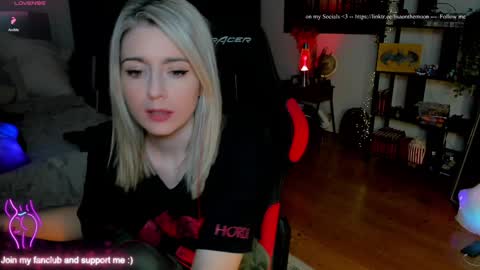 Wolfs Girl online show from February 11, 6:24 pm