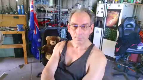 kimintheshed online show from November 30, 2:15 am