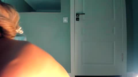 Kiki  online show from September 23, 9:51 pm