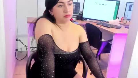 Snapshot of kimkalifa chatting on September 20, 4:02 am Camila online show from September 20, 4:02 am