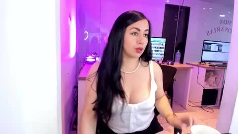 Snapshot of kimkalifa chatting on September 24, 1:14 pm Camila online show from September 24, 1:14 pm