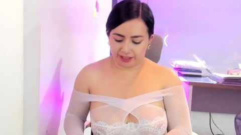 Snapshot of kimkalifa chatting on September 30, 12:54 pm Camila online show from September 30, 12:54 pm