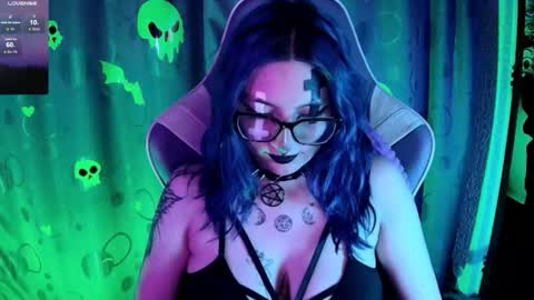   online show from November 20, 3:01 pm