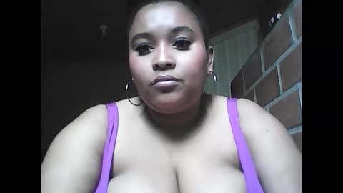 Snapshot of kimm88002 chatting on March 25, 8:04 pm kimm88002 online show from March 25, 8:04 pm