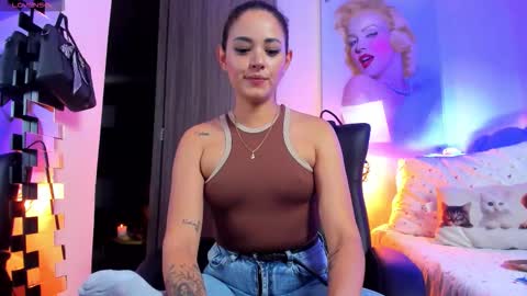 kimmberly_saenz_ online show from January 6, 10:45 pm