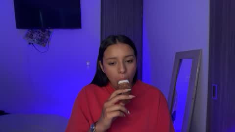 Snapshot of kimmi_foxy chatting on March 27, 10:20 pm kimmi online show from March 27, 10:20 pm