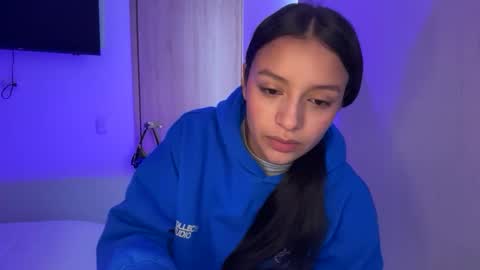Snapshot of kimmi_foxy chatting on April 7, 10:09 pm kimmi online show from April 7, 10:09 pm