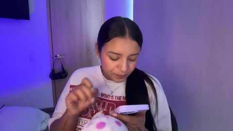 Snapshot of kimmi_foxy chatting on April 15, 9:37 pm kimmi online show from April 15, 9:37 pm