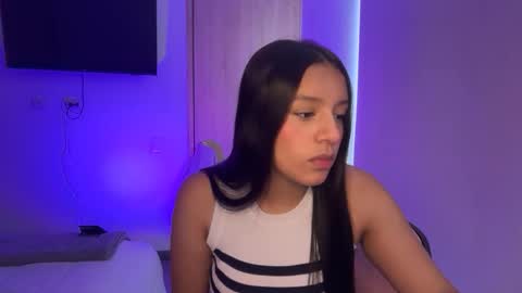 Snapshot of kimmi_foxy chatting on May 1, 4:00 pm kimmi online show from May 1, 4:00 pm