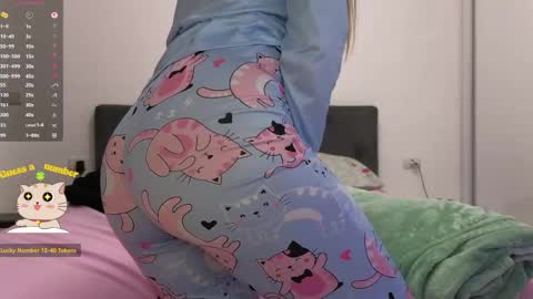 Snapshot of kimmie_ chatting on April 13, 6:57 pm Kimmie online show from April 13, 6:57 pm