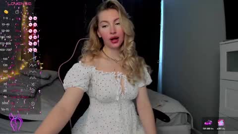 Snapshot of kimmy1_powell chatting on March 8, 3:17 am kimmy1_powell online show from March 8, 3:17 am