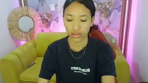 Snapshot of kimmy_m_ chatting on June 9, 1:01 pm kimmy_m_ online show from June 9, 1:01 pm