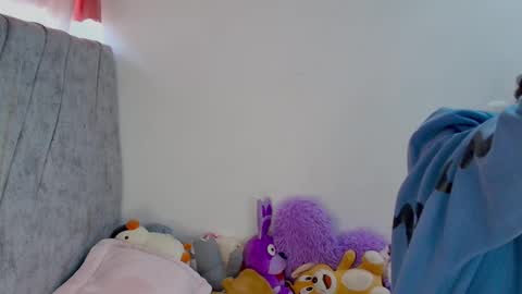 Snapshot of kimmy_veggaa chatting on October 15, 11:54 am kimm online show from October 15, 11:54 am