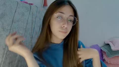 Snapshot of kimmy_veggaa chatting on October 19, 5:08 am kimm online show from October 19, 5:08 am