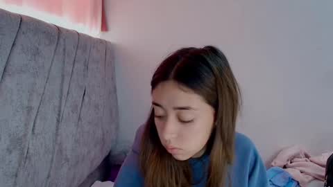 Snapshot of kimmy_veggaa chatting on October 22, 4:29 pm kimm online show from October 22, 4:29 pm