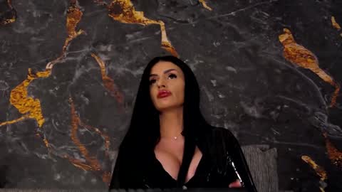 Kim Wilmes online show from December 19, 5:50 pm