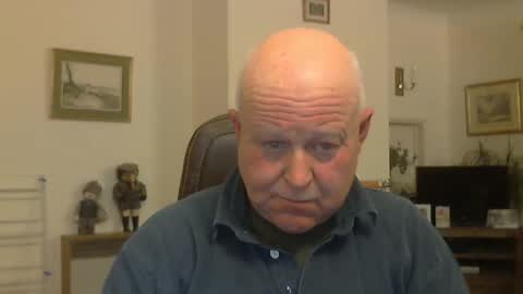 Snapshot of kindahairy4u chatting on December 31, 8:02 pm kindahairy4u online show from December 31, 8:02 pm