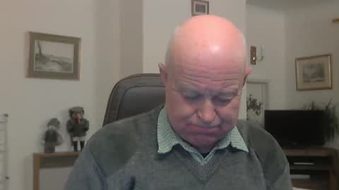 Snapshot of kindahairy4u chatting on January 10, 6:28 pm kindahairy4u online show from January 10, 6:28 pm