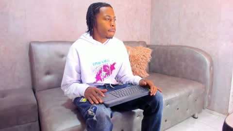 Snapshot of king_blazze chatting on June 23, 2:26 pm B L A Z Z E online show from June 23, 2:26 pm