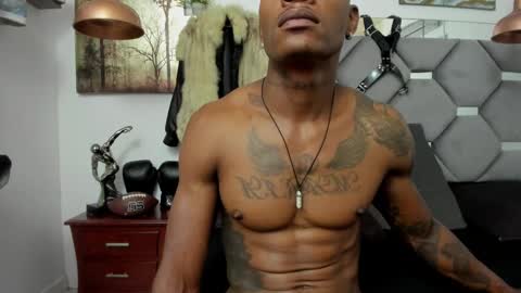 Snapshot of king_fitt_ chatting on December 31, 12:54 am HOT MEN BLACK online show from December 31, 12:54 am