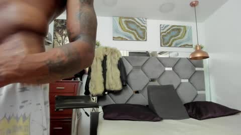Snapshot of king_fitt_ chatting on February 12, 11:20 pm HOT MEN BLACK online show from February 12, 11:20 pm