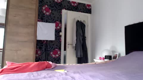 sexysexyhotwetpinkredpussy online show from June 17, 6:20 pm