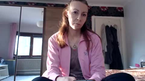 sexysexyhotwetpinkredpussy online show from June 19, 7:17 pm