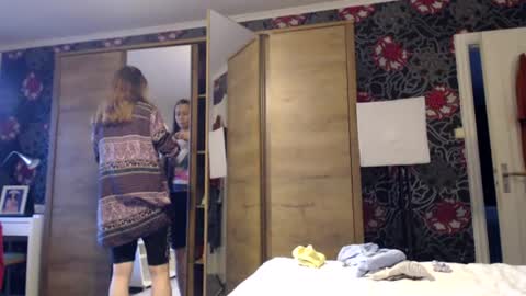 sexysexyhotwetpinkredpussy online show from July 12, 8:44 pm