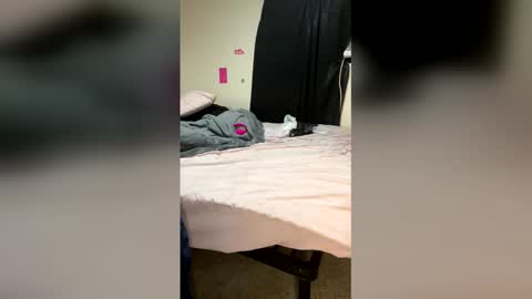 Snapshot of kingecstasyxxx chatting on February 10, 7:34 am KingEcstasyXXX online show from February 10, 7:34 am