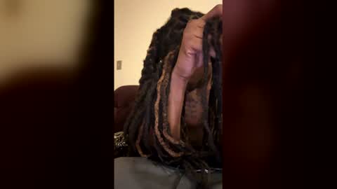 Snapshot of kingecstasyxxx chatting on February 14, 7:10 pm KingEcstasyXXX online show from February 14, 7:10 pm