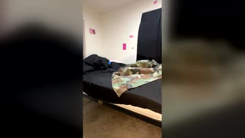 Snapshot of kingecstasyxxxddd chatting on March 1, 7:32 am kingecstasyxxxddd online show from March 1, 7:32 am