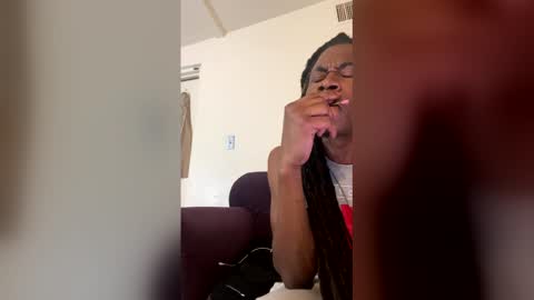 Snapshot of kingecstasyxxxddd chatting on March 24, 10:37 pm kingecstasyxxxddd online show from March 24, 10:37 pm