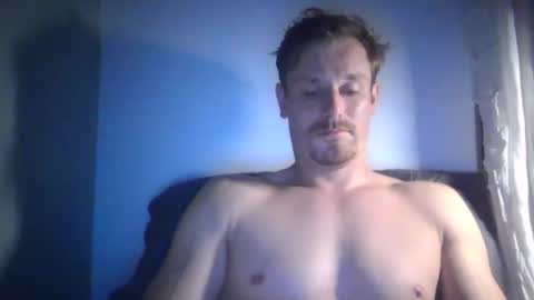Snapshot of kingharold92 chatting on June 3, 9:53 pm kingharold92 online show from June 3, 9:53 pm