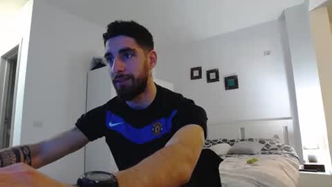 KingKarlos  online show from March 4, 6:50 pm