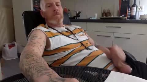 kingsize online show from December 25, 12:05 pm