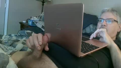 kingtongue10 online show from January 1, 4:50 pm