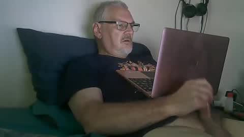 kingtongue10 online show from September 11, 5:13 pm