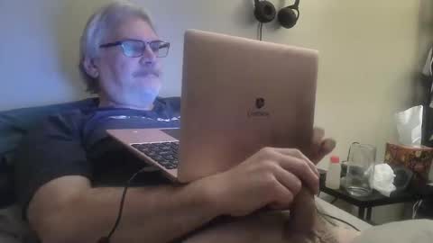 Snapshot of kingtongue10 chatting on April 7, 11:32 am kingtongue10 online show from April 7, 11:32 am