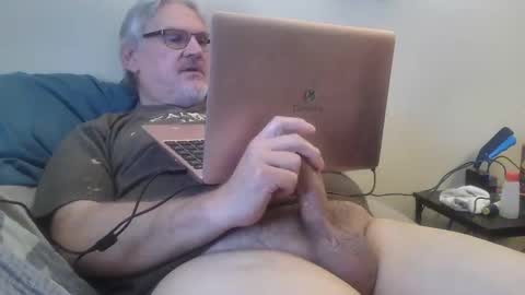 Snapshot of kingtongue10 chatting on April 8, 8:31 pm kingtongue10 online show from April 8, 8:31 pm