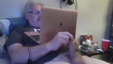 Snapshot of kingtongue10 chatting on April 25, 11:35 am kingtongue10 online show from April 25, 11:35 am