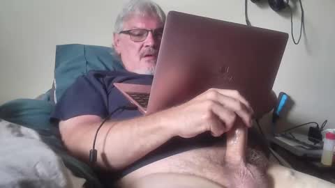 Snapshot of kingtongue10 chatting on April 27, 6:39 pm kingtongue10 online show from April 27, 6:39 pm