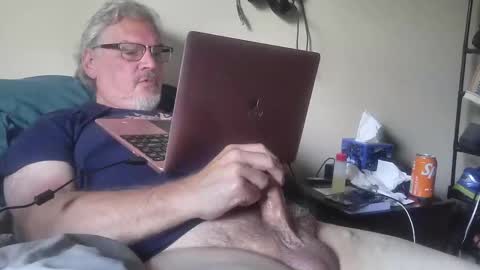 Snapshot of kingtongue10 chatting on April 29, 9:43 pm kingtongue10 online show from April 29, 9:43 pm