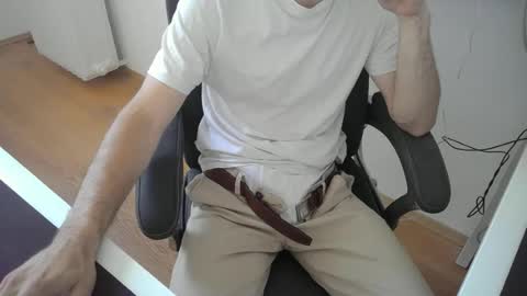 Snapshot of kinky_alaric chatting on June 16, 12:19 pm kinky_alaric online show from June 16, 12:19 pm