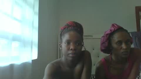 Snapshot of kinky_aria chatting on October 2, 9:05 am kinky_aria online show from October 2, 9:05 am