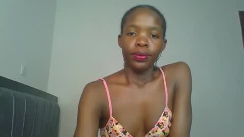 Snapshot of kinky_aria chatting on October 13, 5:35 pm kinky_aria online show from October 13, 5:35 pm